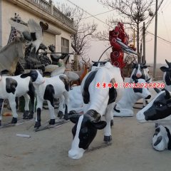 玻璃鋼奶牛雕塑，玻璃鋼奶牛圖片