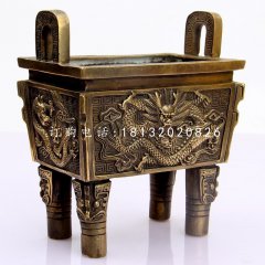 龍浮雕鼎，四足銅鼎