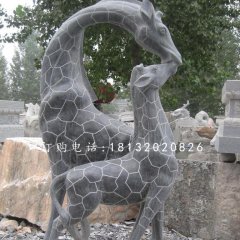 青石動物雕塑，親嘴鹿石雕