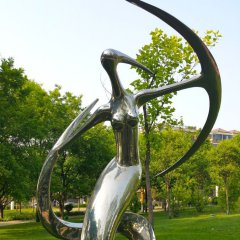 矛與盾雕塑，不銹鋼抽象人物雕塑