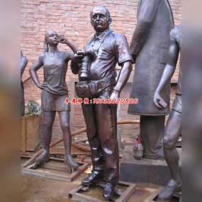 現(xiàn)代人物銅雕塑