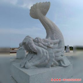 魚化龍的雕塑